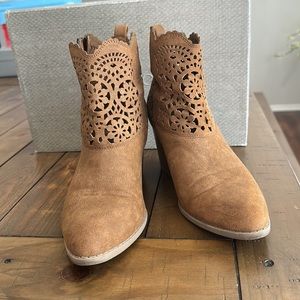 Maurices Womens 8 Beverly Zip Ankle Boot Bootie